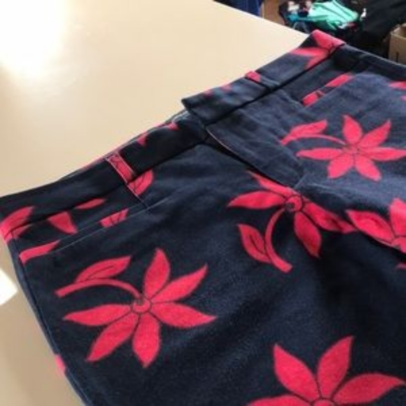 ❣Banana Republic "Ryan" Navy/Red Floral Crop Pants - Picture 5 of 6